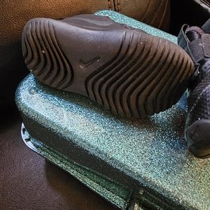 Black Nike infant sneakers